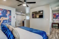 Amazing Private Rooftop Deck : Walk to Restaurants!