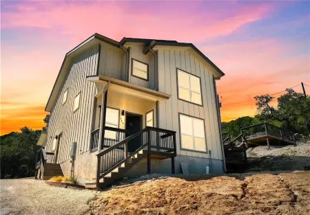 3-bedroom home in the hills of Canyon Lake
