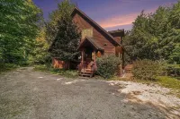 Treehouse feel, sleeps 10! Near Crystal Lake’s South Shore public beach and CSA.