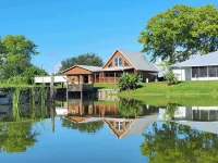 Cabin with Boat Dock - 3 ดาว