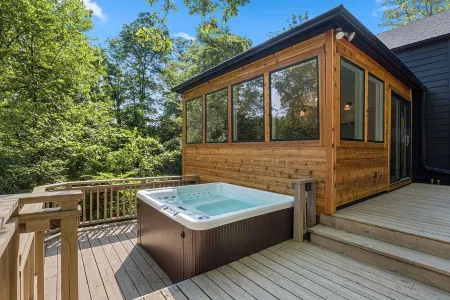 Walk to water! Private Lake Front A-Frame Cabin on Table Rock