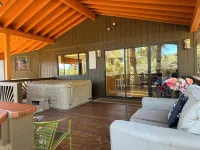 The Royal Pine Panoramic Views & Hot Tub