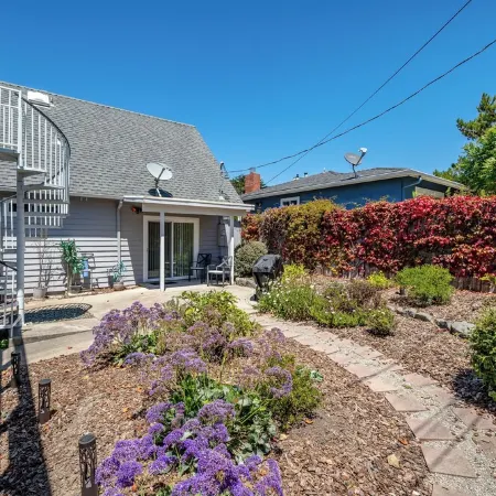 Magical Home on the Hill with Ocean Views - Two Queen Beds and One Full Bed