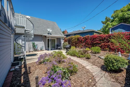 Charming Home on the Hill with Ocean Views - two Queen beds and one full bed