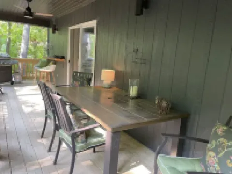 Luxurious 2Br Creekside Deckhouse w Saltwater Hot Tub