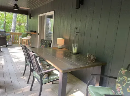 Luxurious 2 Bdrm Creekside Deckhouse Retreat