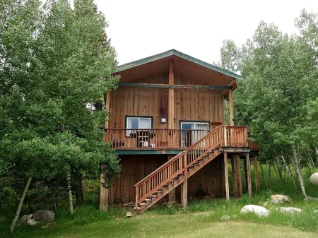 Mountain Cabin boasting several outdoor amenities for all seasons