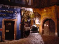 Between Kaysersberg Elected Favorite Village of the French in 2017 and Riquewihr. Hotels in Bennwihr