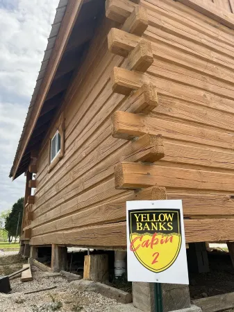 Yellow Banks Log Cabin With Waterfront Views