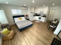 30’ From Sand- Studio Full Bath/Kitchen/In-Unit Laundry & Garage
