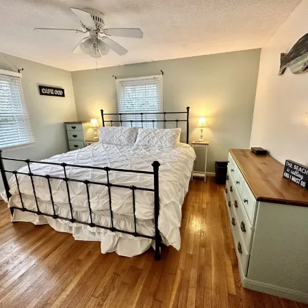 Updated 4Br Close to Downtown Chatham, Beaches, Bike Path & Tennis Pickleball