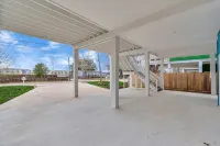 Brand new custom home,  with 3 en-suite bedrooms, located in prime Kemah spot!