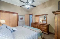 Custom 6 Bedroom 4 full bathrooms Cabin with Amazing hillside Views, fenced lot.