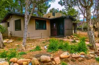 Sedona Perfect! Charming Guest House on 5 Acre Gated Estate boardering Oak Creek
