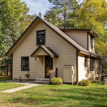 Secluded cabin on Pine River