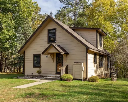 Secluded cabin on Pine River Hotels in Crosslake