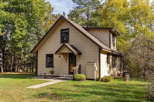 Secluded cabin on Pine River