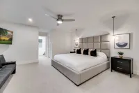 Designer Dallas Oasis!Central Location!Pool! BBQ! Firepit!Minigolf!