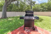Venice Palm Villa - Minutes to the Beach - Screened Patio- Fenced yard!