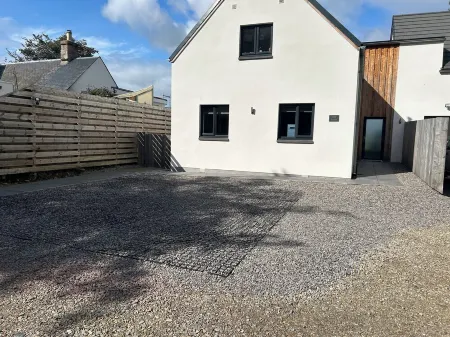 Deluxe 2 bed en-suite, stunning views, parking