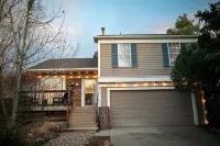 The Flower Artist Home- walk to Pub, Shops & Trails. Dog-friendly!