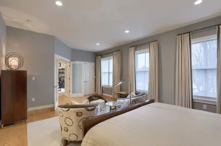 Luxury Lancaster Downtown Condo - 3 blocks from Central Market!