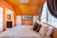 1880 Victorian In Heart of Downtown