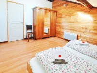 renovated farmhouse for groups and families in nature, dogs welcome, playground