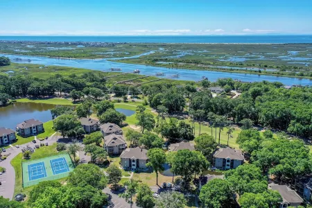 19th Hole At The Beach