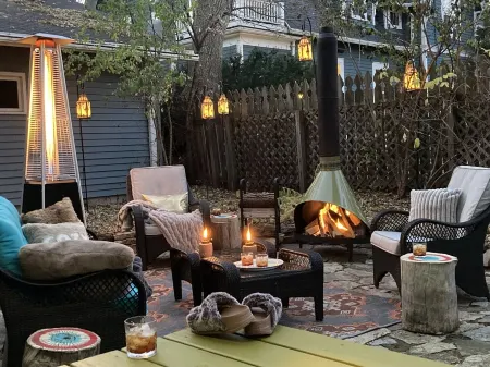 SevenTwenty: Hot Tub under the Stars - Appleton’s Cozy Hideaway