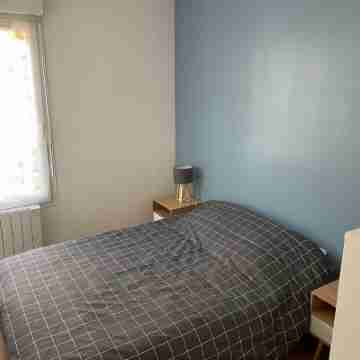 2 bedroom apartment - 50m from the sea - residence parking Rooms