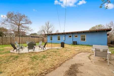 Home Away From Home in Central DFW Отели рядом со станцией Trinity Rail Express - CentrePort/DFW Airport Station