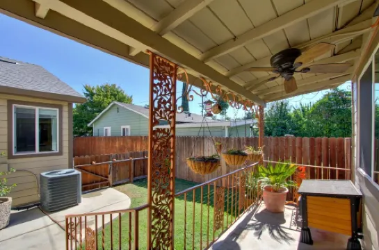 Near Downtown – Catch a Game, Soak in the Hot Tub & Explore