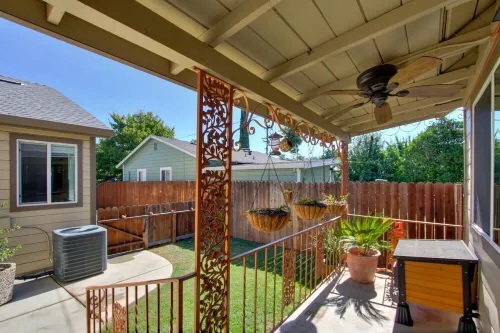 Near Downtown – Catch a Game, Soak in the Hot Tub & Explore