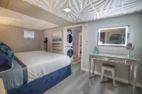 84’YACHT, DEEP SPRING DISCOUNTS,KING BEDS,MASSAGES,CHEF,KAYAKS,SUP