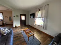 Cozy Cole St Home built in 1910 in Downtown Enumclaw