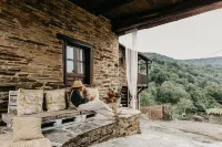 Houses of Outeiro for 4 people Các khách sạn ở Samos