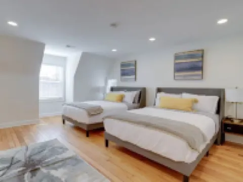 Family-friendly: Elegance 15mins to Downtown D.C. Hotels in Lincolnia