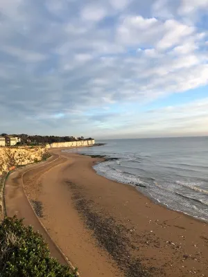 Broadstairs Apartment With Sea Views Hotels in Broadstairs