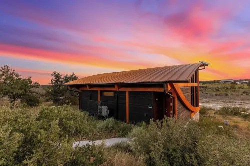 Pedernales River Guesthouses - BLUE