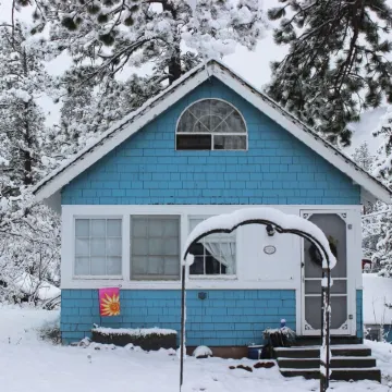 2BR Mountain Cabin - with Hot out the oven Baked Breakfast each morning!!