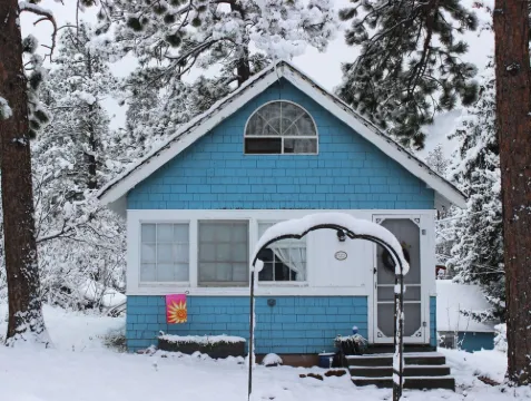 2BR Mountain Cabin - with Hot out the oven Baked Breakfast each morning!!