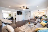 LAKE HEFNER 🎣 SWIMMING POOL 🏊 HOT TUB GAME ROOM 🎱 POOL TABLE 🐶