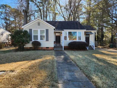 The Callaway Cottage- HOME AWAY FROM HOME!