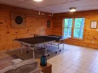 Modern 3Br/3BA Boone Cabin: Hot Tub, Game Room, Porch, Near Trails and Downtown