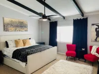Contemporary Remodeled 6 Bed 4 Bath Apartment Hotels in 