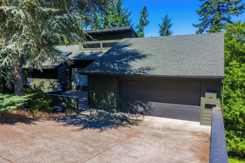 Stylish Mountaintop Treehouse 8 Min from UofO