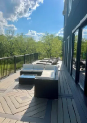 Exec Retreat 6 King/1 Queen /2.5 Bath. Huge Pool; 13 acres