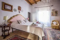 An oasis of tranquility, a Villa surrounded by greenery Hotel in zona Grotta delle colombe