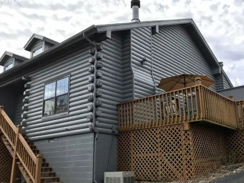 Western Themed Cabin Condo Close to Branson Fun, Area Lakes, and Pet Friendly